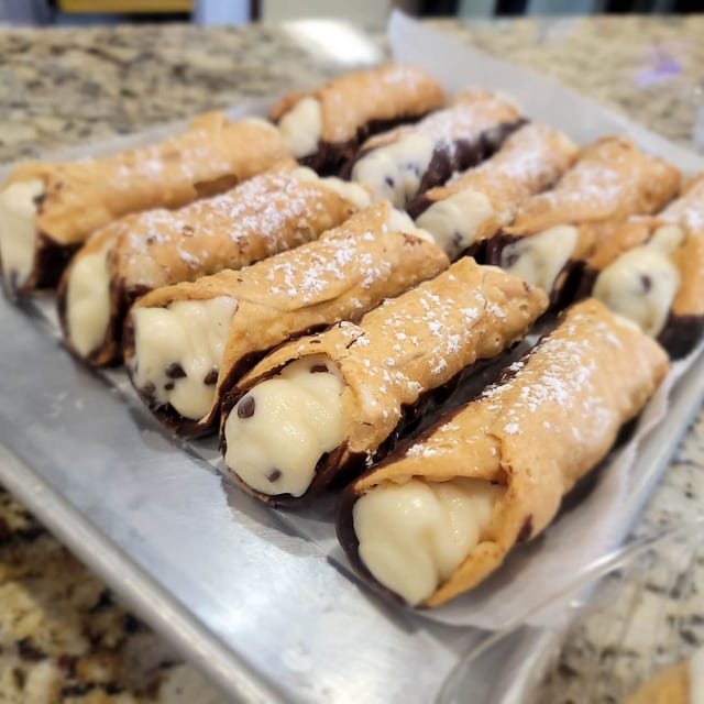 Cannoli.
